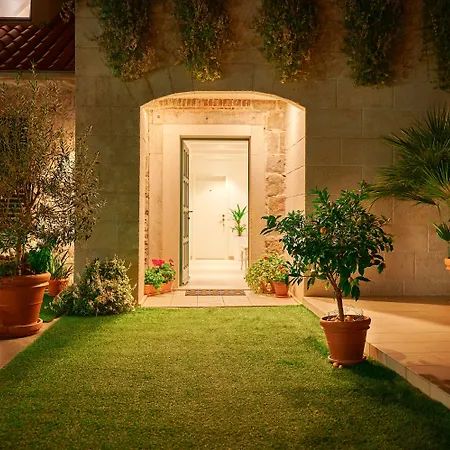 Lanterna 4* سبليت